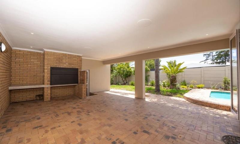 3 Bedroom Property for Sale in Wellway Park East Western Cape